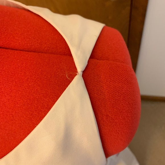 Wedding gown, never worn - Picture 3 of 4